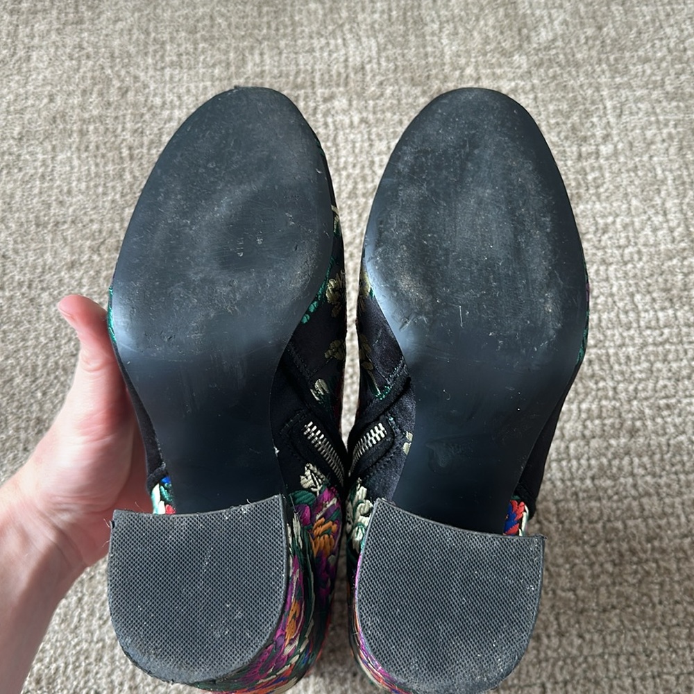 Steve Madden Floral multicolor Embroidered brocade Ankle Boots! - Picture 8 of 8